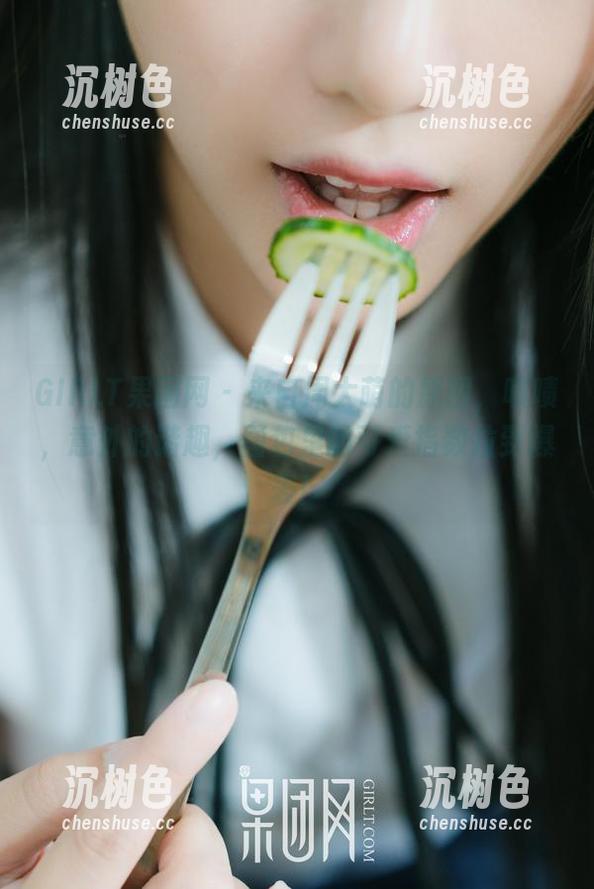 GIRLT果团网-周大萌 GIRLT果团网 - 来自周大萌的原图,啧啧,意外的谐趣,图包里的可爱指数拉到爆表!