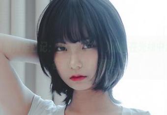 高清散步中的裸足日记：Hizzy(히지)的脚在光线中游荡，似乎在跟我们打招呼