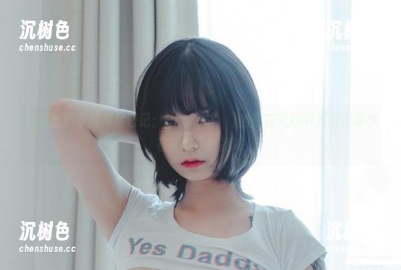 高清散步中的裸足日记：Hizzy(히지)的脚在光线中游荡，似乎在跟我们打招呼