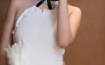 HuaYang花漾 - 在泳池边的可乐Vicky：图片下载器准备好了吗？