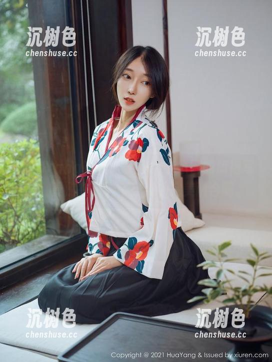 HuaYang花漾-小热巴 HuaYang花漾 - 瞧这组小热巴的旗袍写真,聚焦在色彩与身姿的完美融合啊。