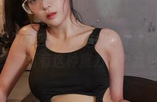 原图里Kang Inkyung的好身材，难道夏日的热浪真有这种魔力嘛？我也想要！