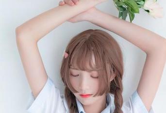 明明是一组女仆和礼服的写真，但看久了就不自觉入戏，果然是“喵糖映画”的风格。