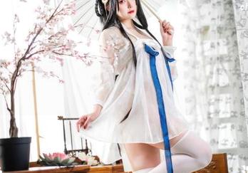 原图惊艳，赛博朋克与Natsuko夏夏子的默契，Lucy的每个POSE都带着点挑逗的意味。