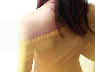 写真总是让人想起那片海，ROSI带来的水手服原图竟有种魔力