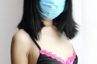 这效仿的福利简直太棒啦！ROSI原图里的嫩学妹制服，啊，这姿势。