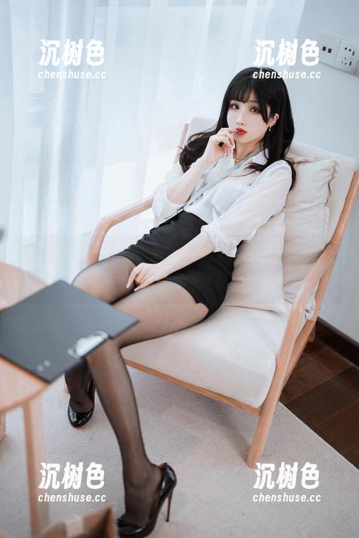 Rioko凉凉子 跟随Rioko凉凉子奔向海边,作品集更新都是趣事!