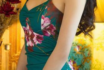UGirls尤果网 - 李思宁的高跟鞋：一份高清作品集的挑逗与超现实