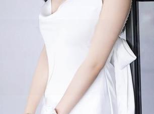 XIAOYU语画界 - Angela小热巴旗袍美腿高清壁纸，怎么能用'惊艳'来形容？这还得想词了。