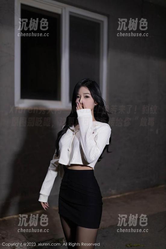 Xiuren秀人网 - MODEL伊若来了！豹纹原图别眨眼，这更新可是直接给你“放毒”的节奏！