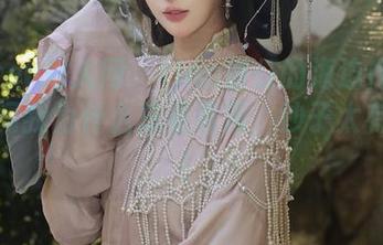Xiuren秀人网 - tina甜仔的海边作品集:别问我为什么总看着海,沙子太有趣了!