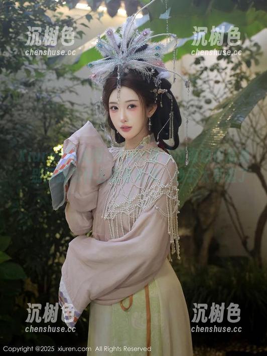 Xiuren秀人网-tina甜仔 Xiuren秀人网 - tina甜仔的海边作品集:别问我为什么总看着海,沙子太有趣了!
