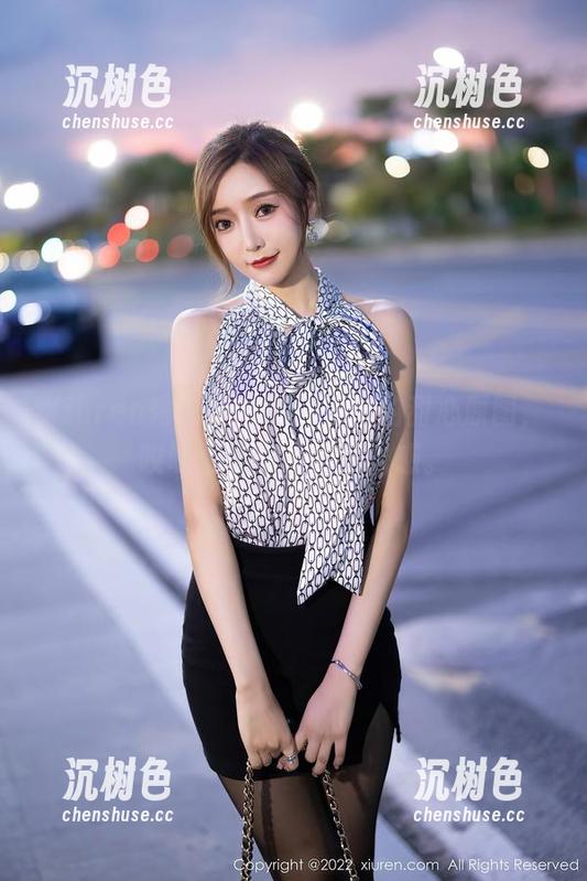 Xiuren秀人网-大美媚京 Xiuren秀人网 - 大美媚京的甜心原图,哎呀,无法抵抗的诱惑。
