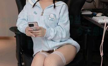 Xiuren秀人网 - 不止是白丝：许诺Sabrina的图集让我时不时想，今天是哪个奇葩造型出镜呢？