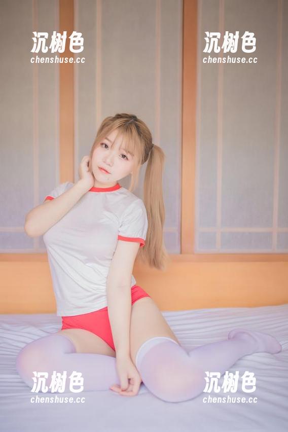 Yoko宅夏 Yoko宅夏的这一号本,白丝好像能说话一样,图片里的原图让我想多些。