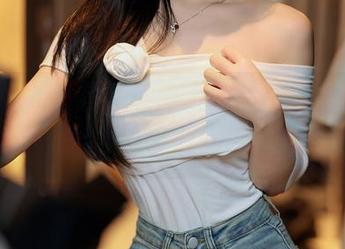 YouMi尤蜜荟 - 瞧周大萌，双人图中“人”密切的关系让我有些浮想联翩