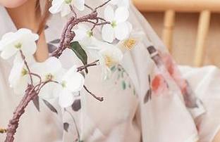 随便翻翻尤蜜荟的写真，没有圣光照样让你停留