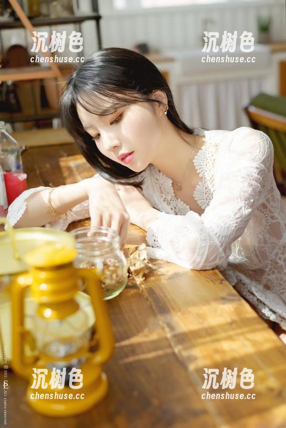 朋克气息的Yuna(윤아)豹纹，作品散发着无畏的魅力，连光都不敢靠近！