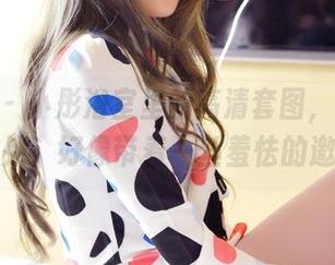 pans - 小彤浴室里的高清套图，画面恰到好处，好像带着一丝羞怯的邀请。
