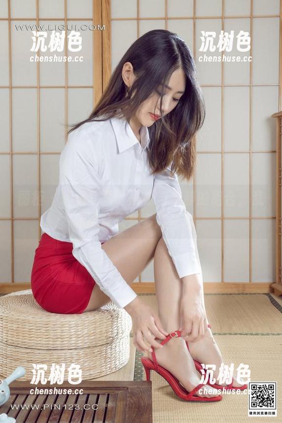 丽柜-文静 丽柜 - 精选写真,短裙与文静的组合,乱真的让人想多想两秒。