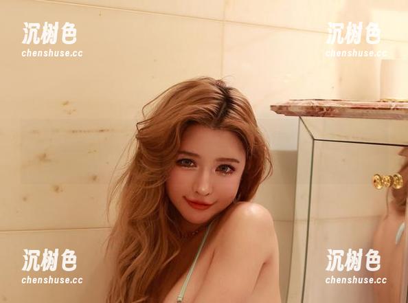 于芷晴 微密圈 - 照片里的于芷晴:一边煮菜一边摆姿势,真是火热厨房的辣妹呀!