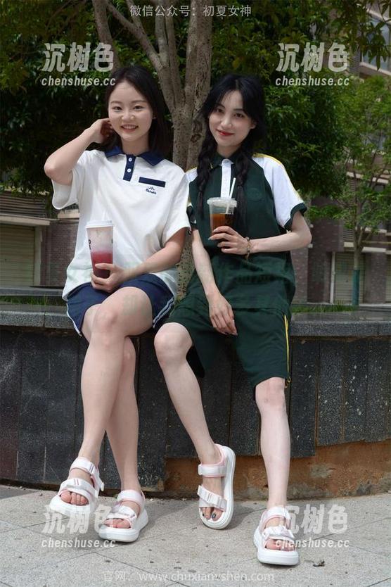 初夏女神 - 双双的最新作品短裙，明明是裙子，却让我想到好多其他事。