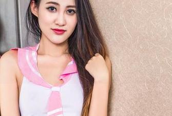 头条女神 - 你能想象吗？我在墙上挂了美纳子女王的图案！