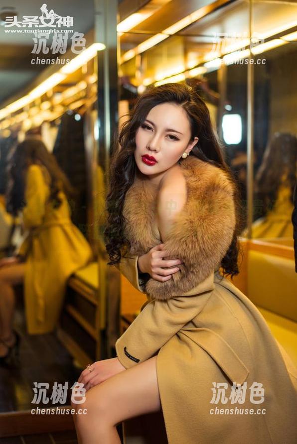 头条女神 - 在私房独白中，莫晓希把贵妃醉酒演绎得有模有样。