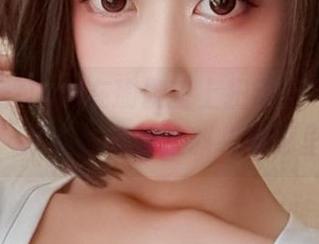 当奈汐酱Nice在瑜伽垫上扭动时，我只想问：她的高清版塑料袋在哪里？