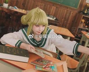 观看“双马尾”总让我想到追风的小女孩，安曜曜你这是为我们展现青春才华嘛！
