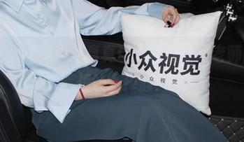 小众视觉 - 这免费写真真让人喷饭，珂老师的套装构想让人捧腹！
