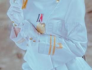 小野妹子w与猫咪的自拍时光，照片倒是别有一番滋味