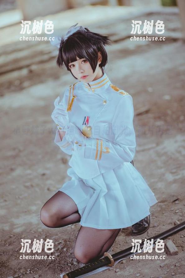 小野妹子w与猫咪的自拍时光，照片倒是别有一番滋味