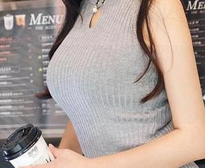 尤蜜荟 - 乖乖在座位上！合法萝莉的教室写真，让我心里一阵小激动！