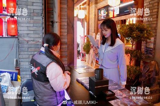 戚顾儿 哑巴看戏:戚顾儿居家原图里到底藏了多少小心思,真想大声喊“有话快说”!
