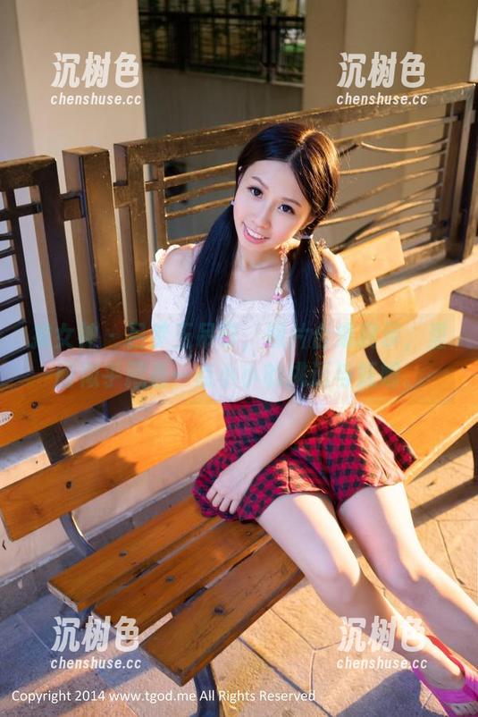 推女神 - 吕梦玉吊带，照片合集展示，里面似乎藏着一点小小的挑逗与妩媚。