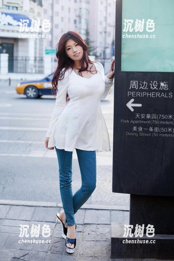 推女郎-李七喜 推女郎 - 短裤和李七喜的绝妙搭配,丝毫不受圣光约束,图集越看越有道理。
