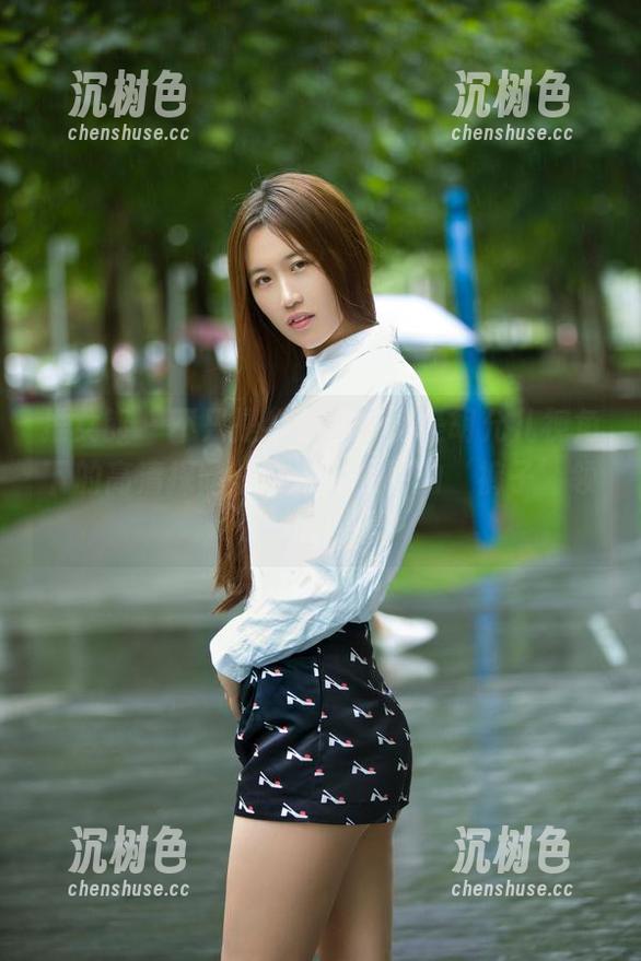 推女郎-胡允儿 推女郎 - 不只是牛仔裤,更是胡允儿视角下的高清探险——进入美丽的‘裤子’领域!