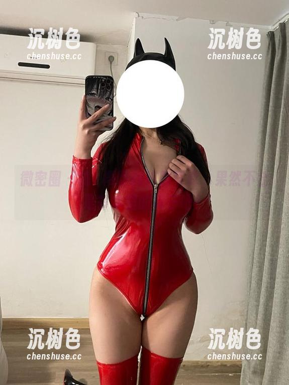 桃沢樱呀 微密圈 - 桃沢樱呀的校服写真,果然不止是书本里的样子吧!