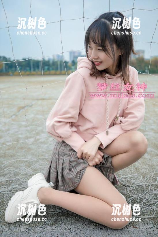梦丝女神-玥玥 梦丝女神 - 套图也要讲究,玥玥在无圣光的白色丝袜里悄悄发光。