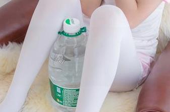 森萝财团的白丝绝对领域，有种让我一秒想到“鞋带”不太靠谱的感觉。