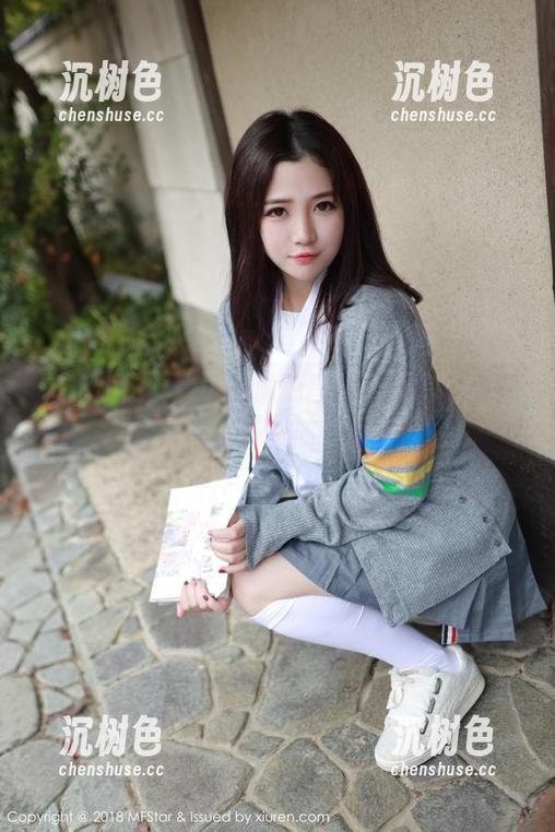 模范学院 - 梦梵的最新图册，瑜伽？更像是在卖弄柔韧性啊。