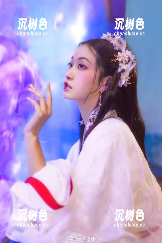 沧霁桔梗 听说沧霁桔梗的校园作品很不一般,私拍我也想试试。