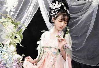 要万圣节魔法？爆机少女喵小吉的图库里全在等你下载！