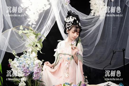 爆机少女喵小吉 要万圣节魔法?爆机少女喵小吉的图库里全在等你下载!