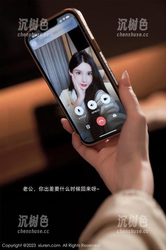 秀人网-九千柒柒 秀人网 - 套图里的九千柒柒,天台无圣光,光影间的诱惑,难以言喻。