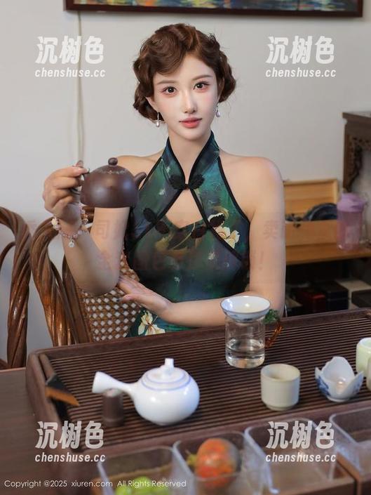 秀人网-司妃SL 秀人网 - 司妃SL不穿白裙了,卖萌兔女郎全套图包等你来解锁!