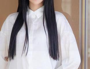 秀人网 - 唐宁宁的照片：正面裸足也能成为话题女王，鞋子抬头看！