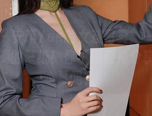 秀人网 - 安琪Yee的女孩写真：一幅看了让人迷糊的壁纸！你不想和她分享你的屏幕吗？