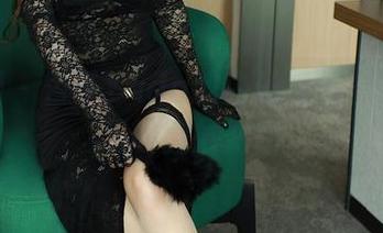 秀人网 - 杏子Yada的白丝柔情:无圣光下的微妙对比